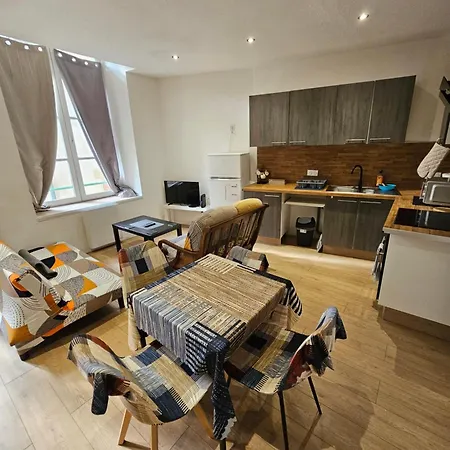 T3 Entier Confortable Centre Historique De Gare A 10 Min A Pied 5 Personnes * Montlucon