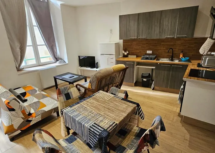 T3 Entier Confortable Centre Historique De Gare A 10 Min A Pied 5 Personnes * Montlucon